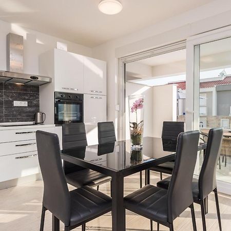 Sara Luxury Apartment With A Pool Novalja Exterior foto